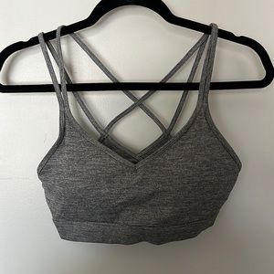 Old navy cross back sports bra size medium. Worn once